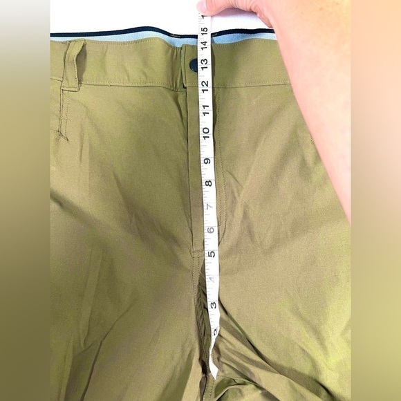 ORVIS Men’s Olive Night Green Cargo Shorts, Pockets Stretchy Size 40 Gorpcore - Picture 12 of 15